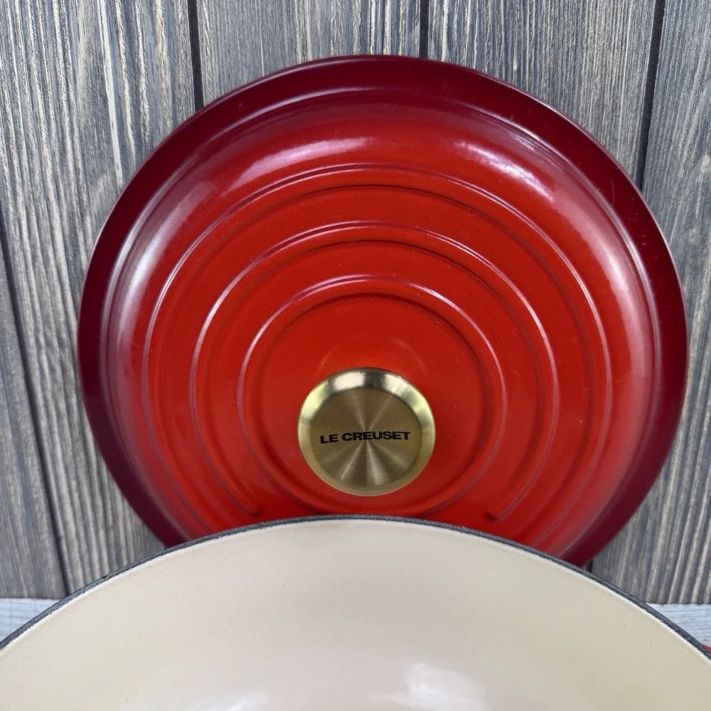 Le Creuset Signature Round Stew Pot 2.5 Qt Cerise Red Cast Iron 22cm Gold Knob